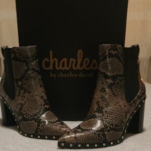Snake/grommet bootie